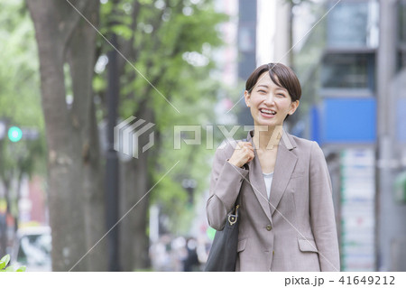 30代　ビジネスウーマン　 41649212