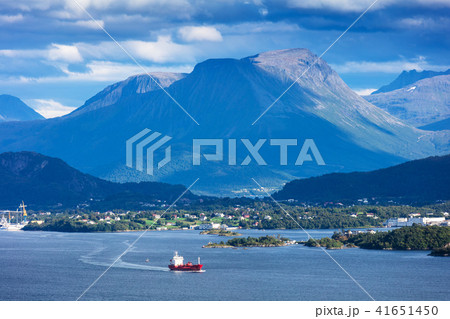cargo ship in the bay cargo ship in the bay 41651450