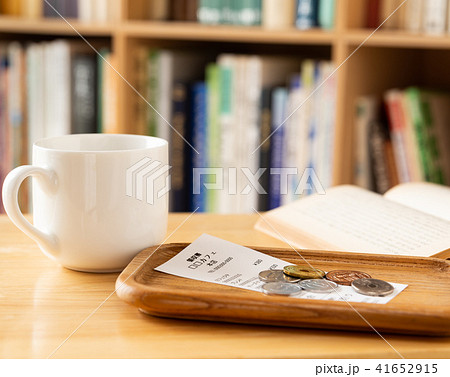 読書　本棚　本　文庫本　レシート 41652915