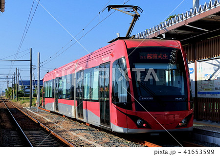 えちぜん鉄道に乗り入れた福井鉄道の低床電車フクラム えちぜん鉄道に乗り入れた福井鉄道の低床電車フクラム 41653599