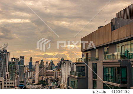 夕焼け サンセット ビルディング 大都会 ビジネス 仕事 シティ イメージの写真素材 [41654459] - PIXTA