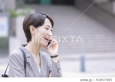 30代　ビジネスウーマン　 41657405