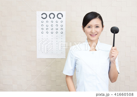 遮眼子を持つ看護師 遮眼子を持つ看護師 41660508