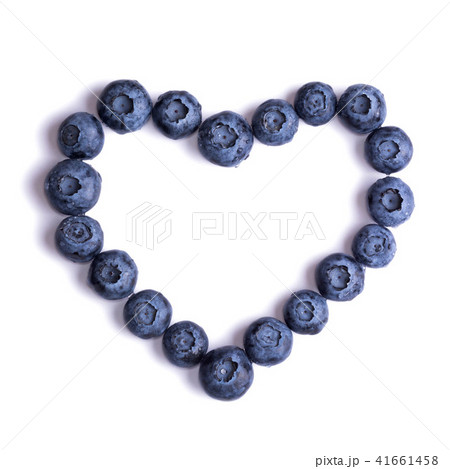 Creative blueberries in the shape of heart isolated on a white background 41661458
