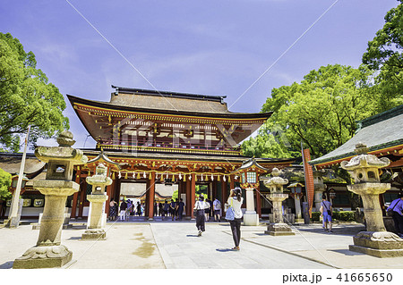 観光客で賑わう太宰府天満宮 楼門 41665650