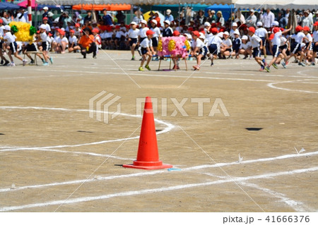 小学校の運動会風景 41666376
