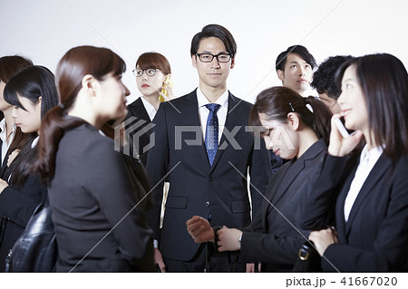 ビジネスパーソン　多数 41667020