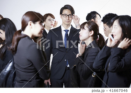ビジネスパーソン 多数 ビジネスパーソン 多数 41667046