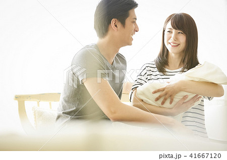 赤ちゃん　子育て 41667120