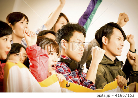 男女　盛り上がる 41667152