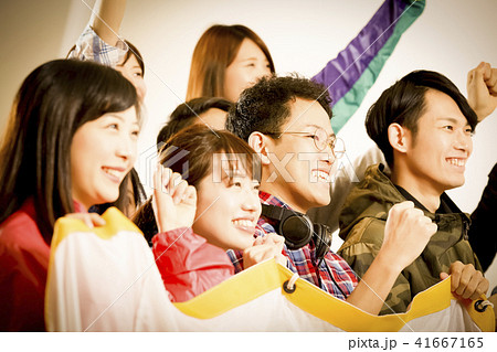 男女　盛り上がる 41667165