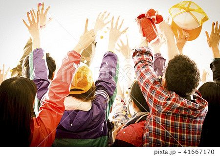 男女　盛り上がる 41667170