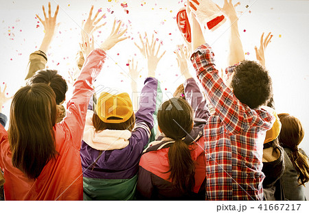 男女　盛り上がる 41667217