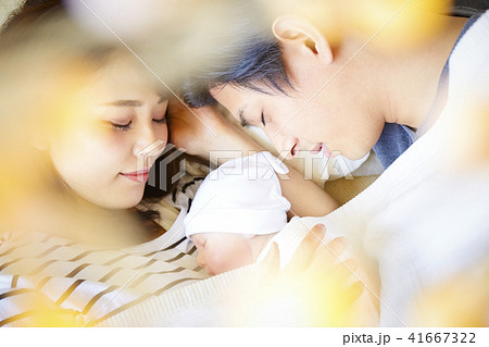 赤ちゃん　子育て 41667322