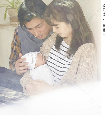 赤ちゃん　子育て 41667435