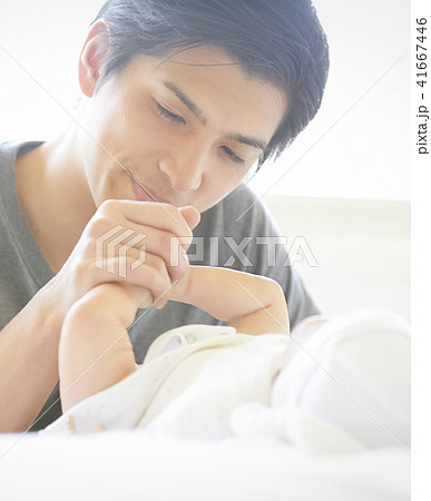 赤ちゃん　子育て 41667446