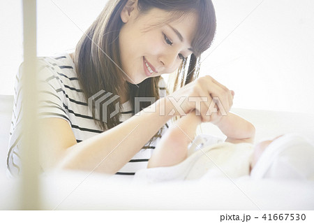 赤ちゃん　子育て 41667530