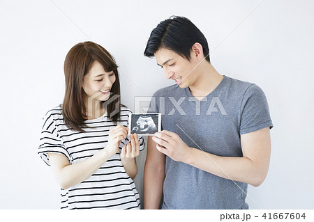 夫婦　妊娠 41667604