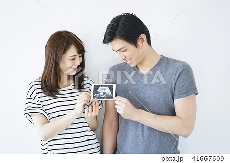 夫婦　妊娠 41667609