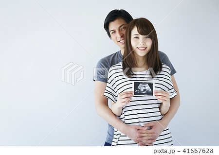 夫婦　妊娠 41667628