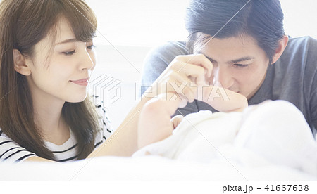 赤ちゃん　子育て 41667638