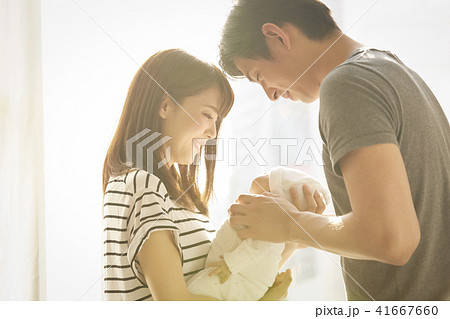 赤ちゃん　子育て 41667660