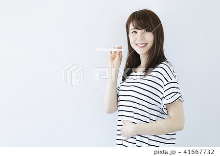 女性　妊娠検査薬 41667732