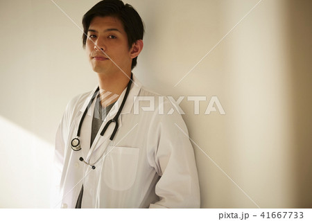 男性　医者 41667733
