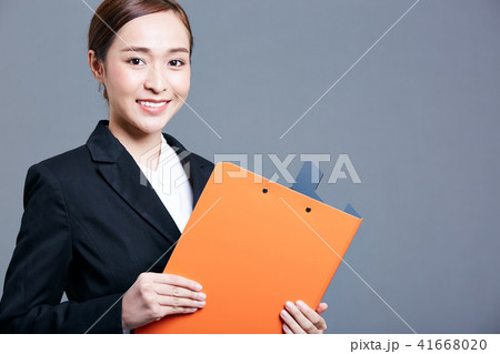 女性　ビジネスウーマン 41668020