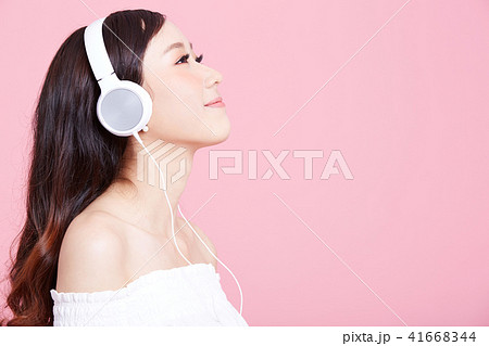 女性　ポートレートシリーズ　音楽 41668344