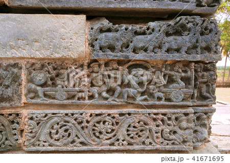 Friezes at the base of temple. Kedareshwara temple 41671695