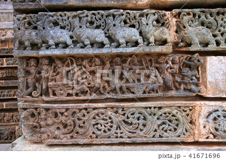 Friezes at the base of temple. Kedareshwara temple Friezes at the base of temple. Kedareshwara temple 41671696