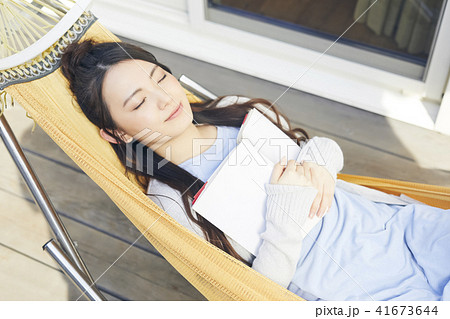 女性 リラックス 女性 リラックス 41673644