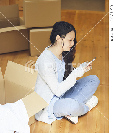 女性 引っ越し 女性 引っ越し 41673915