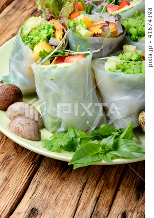 Fresh spring roll 41674398