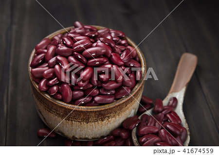 Kidney beans or red beans. 41674559