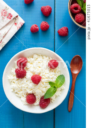 Tvorog, cottage cheese or ricotta with raspberries 41675015