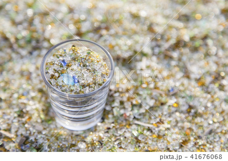 夕日に染まるシーグラス 41676068