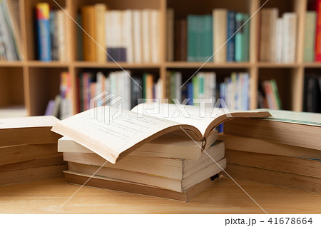 読書　本棚　本　文庫本 41678664