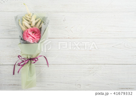 Ranunculus, leafs, twigss 41679332