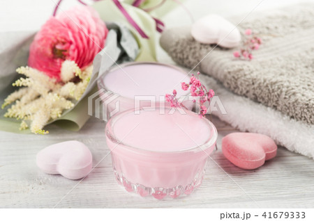 SPA composition with cosmetics 41679333