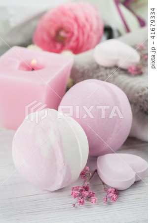 SPA composition with bath bombs 41679334