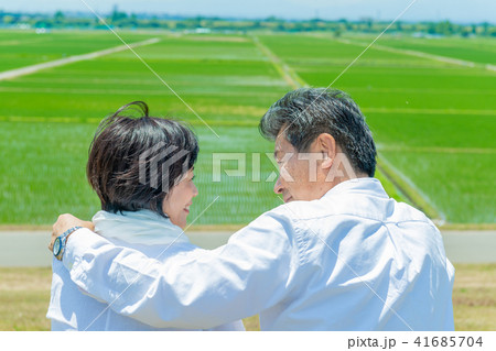 シニア夫婦、青空、セカンドライフ 41685704