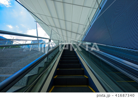東京駅八重洲口 グランルーフ二階へのエスカレーター 東京駅八重洲口 グランルーフ二階へのエスカレーター 41687340