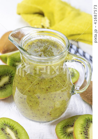 Kiwi smoothie with fresh fruits 41687573