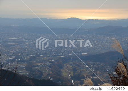 神奈川の鍋割山登山中に800m付近から見た朝の相模湾 41690440