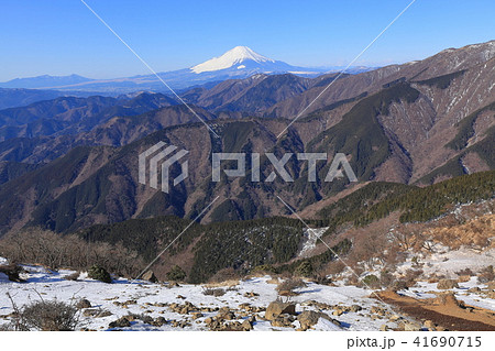 神奈川の三ノ塔山頂から西側の富士山方面眺望 41690715