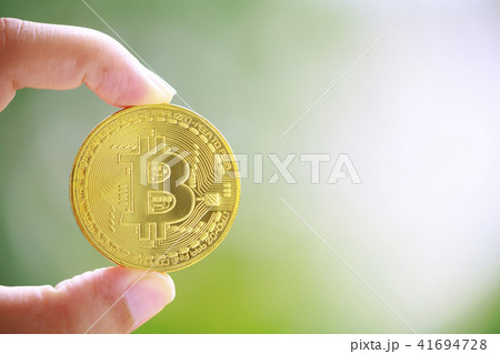 緑背景のビットコイン 緑背景のビットコイン 41694728