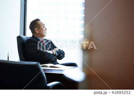 ビジネスマン　社長　重役 41695252