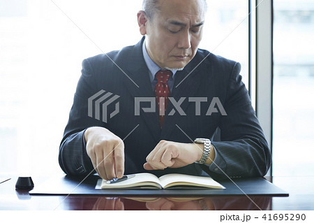 ビジネスマン 社長 重役 ビジネスマン 社長 重役 41695290